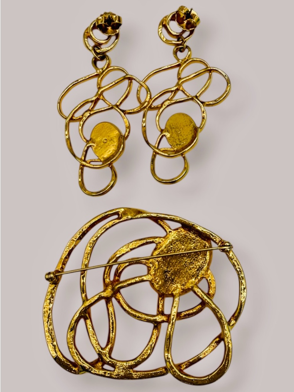 Vintage Avon “Golden Web” 1992 Gold-Tone Brooch & Earrings w/ Purple Cabochons - Picture 9 of 11